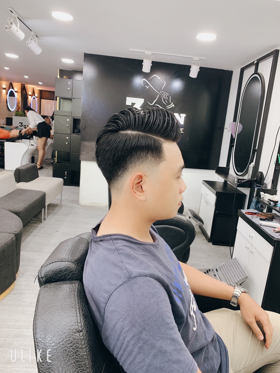 99 Mẫu bảng hiệu cắt tóc nam barber shop đẹp hút khách nhất hiện nay